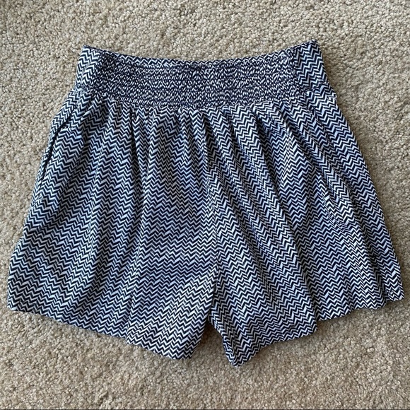 American Eagle Patterned Shorts - Picture 2 of 5